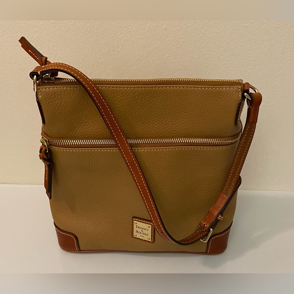 Dooney & Bourke Beige shoulder Bag Mint